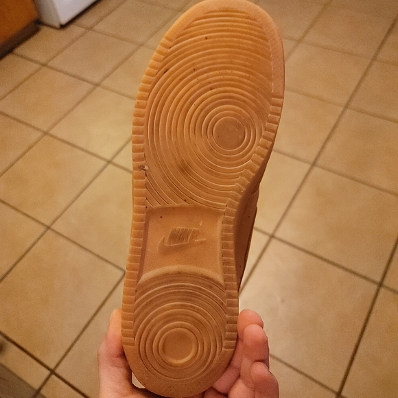 Nike shoes - Picture 3 of 3